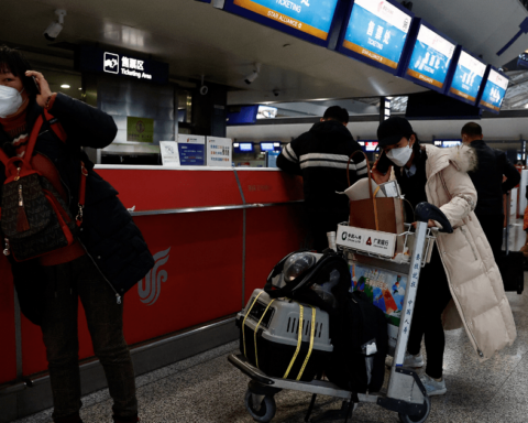Which countries impose restrictions on travelers from China?