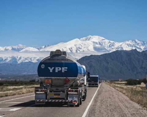 YPF carries out the 4% increase agreed with the Nation in fuels