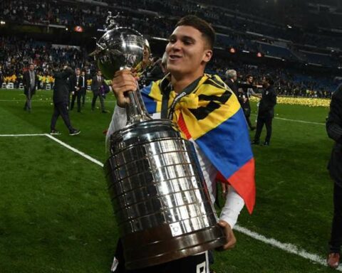 "Juan fer" Quintero signs with the Colombian Junior after leaving River Plate