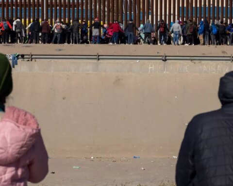 "Let us go to the US, we are suffering in Mexico"they ask for migrants at the border