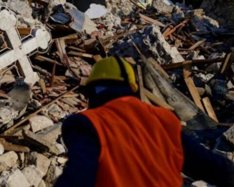 Three dead and 213 injured after two new earthquakes in southeastern Turkey