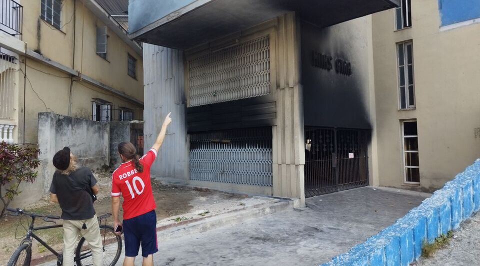 A fire affects the famous Hermanas Giralt Building, in the heart of El Vedado in Havana