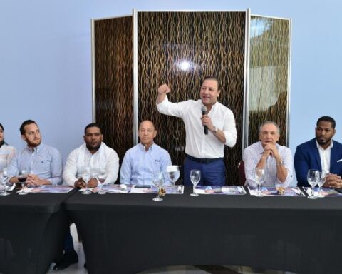 Abel Martínez acusa al Gobierno de comprar dirigentes del PLD