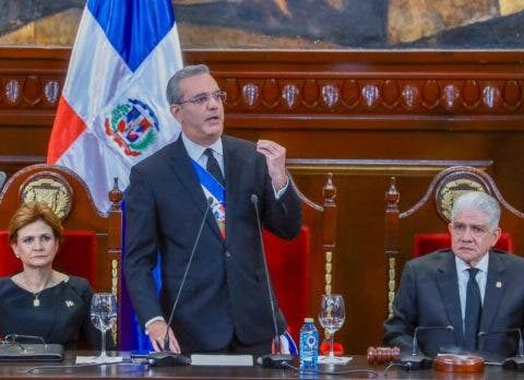 Abinader: dominicanos pueden comprar más pollo, arroz y habichuelas que hace 12 años