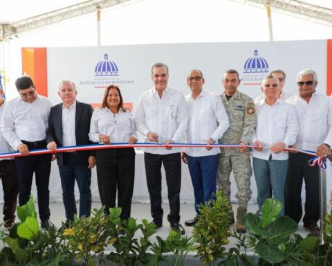 Abinader inaugura primera etapa de prolongación avenida Ecológica en SDE