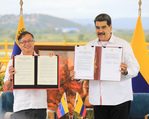 After signing a trade agreement with Maduro, Petro insists on war against border mafias