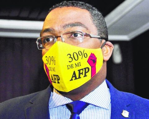 Agentes dispersan reclamo de entrega del 30% de AFP