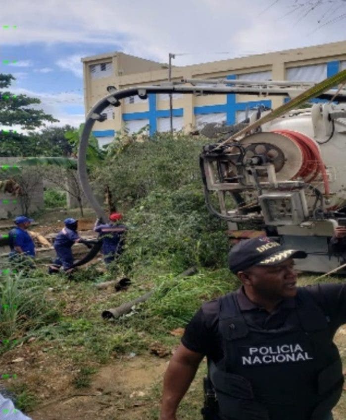 Heavy vehicles were taken to the place where the bodies of the couple from La Guáyiga were found.