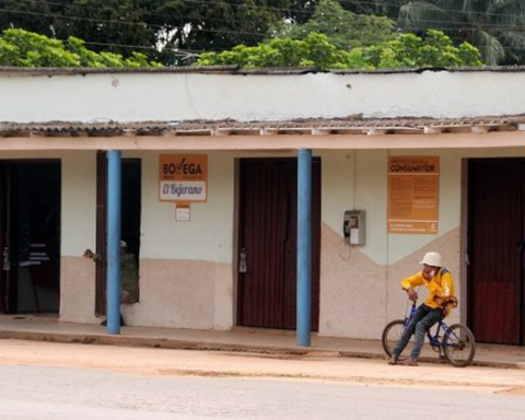 Alquízar feels abandoned since the end of the year without coffee, sugar or oil in the cellar