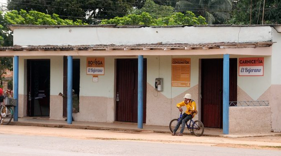 Alquízar feels abandoned since the end of the year without coffee, sugar or oil in the cellar