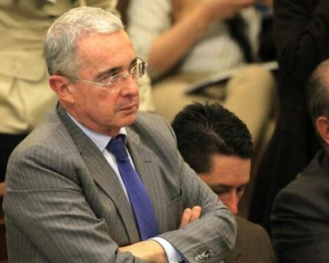 Álvaro Uribe proposes popular consultation for the health reform