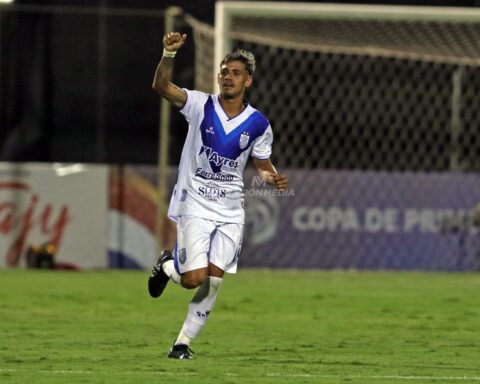 Ameliano, with 10 players, saves a draw against Guaraní