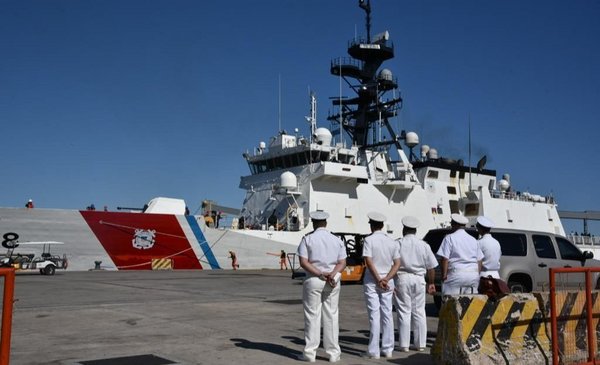 An American ship arrived in Uruguay for a "multi-mission" against illegal fishing