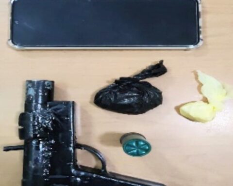 Apresan en Bahoruco haitiano con supuesta droga y un arma de fuego