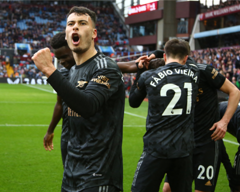 Arsenal regains command in the Premier with victory at Aston Villa's home