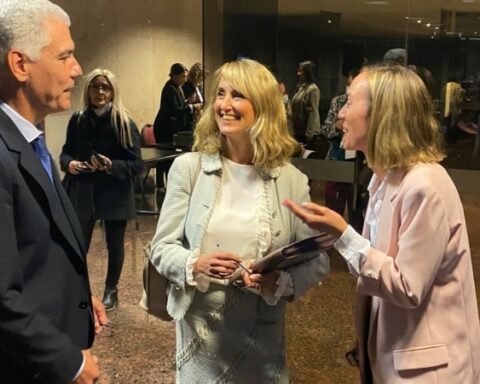 Asiaín opposes that the March 8 strike is only for women