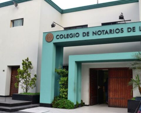 Associations of Notaries of Peru: "We regret the death of 60 people and call for dialogue"