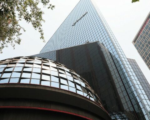 BMV falls to bets on US rates;  highlights the progress of FEMSA