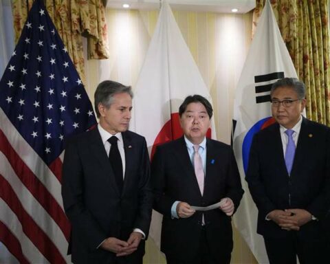 Blinken warns China about risk of new incidents and helping Russia