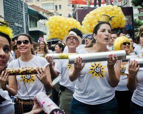 Blocks from SP do last rehearsals before official pre-carnival