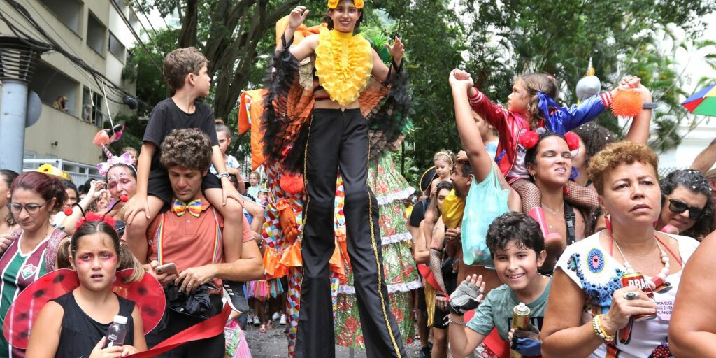 Bloco Gigantes da Lira cradles children and adults in the South Zone of Rio