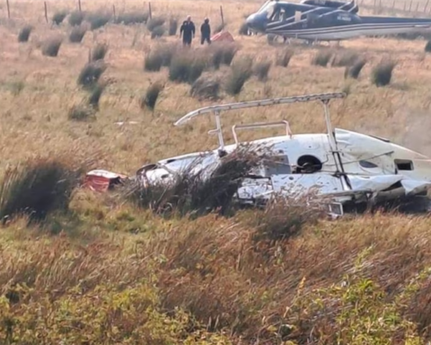 Bolivian pilot dies while fighting forest fires in Chile