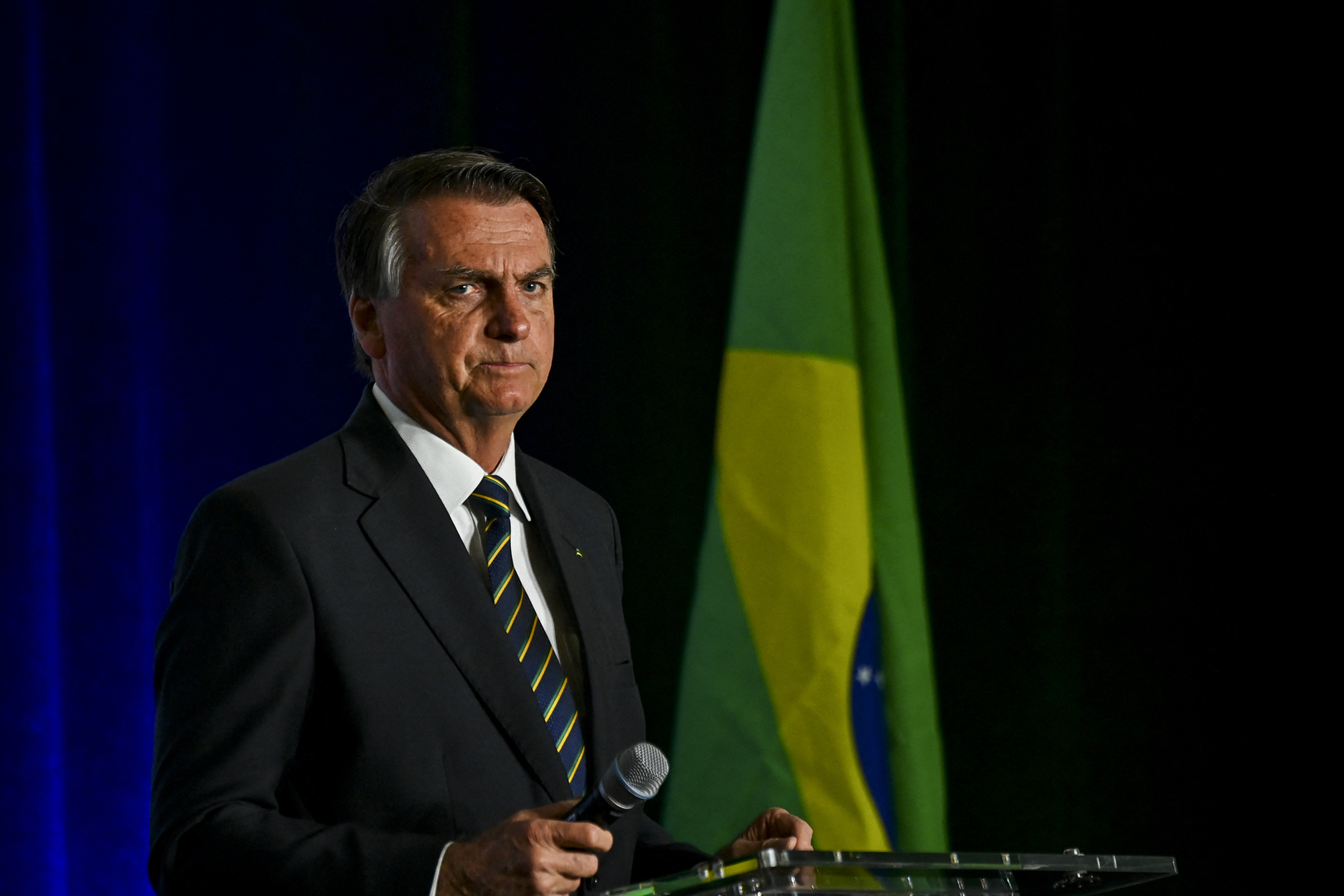 Bolsonaro says he wants to return to Brazil "in the coming weeks"