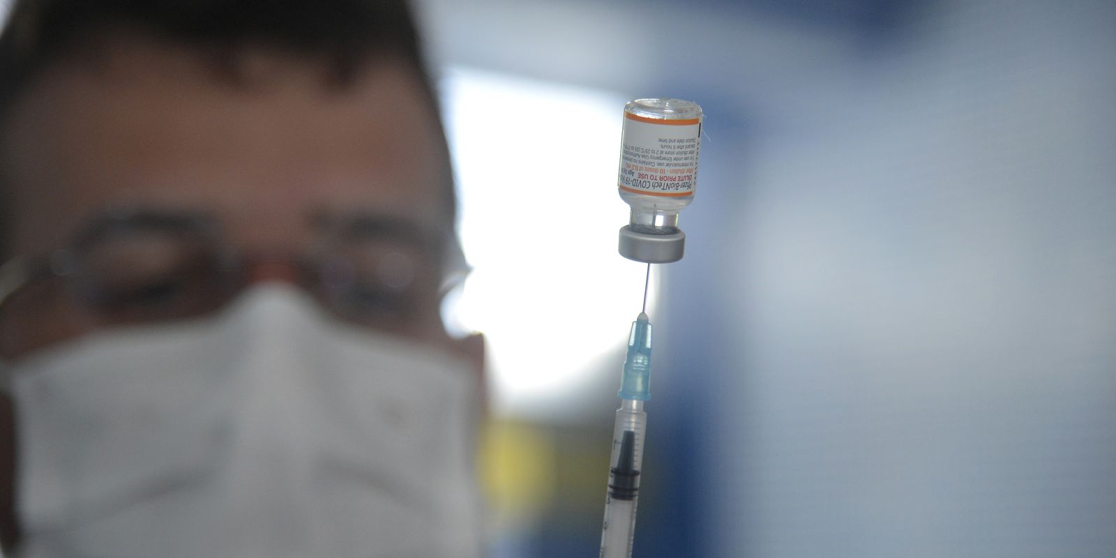 Brazil starts applying bivalent vaccine against covid-19