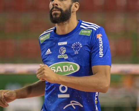 COB suspends Wallace for poll suggesting "squid in the face"