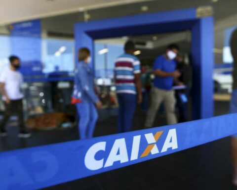 Caixa starts paying salary allowance for 2021 today
