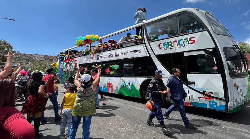 Caraqueños close the carnival with a great parade