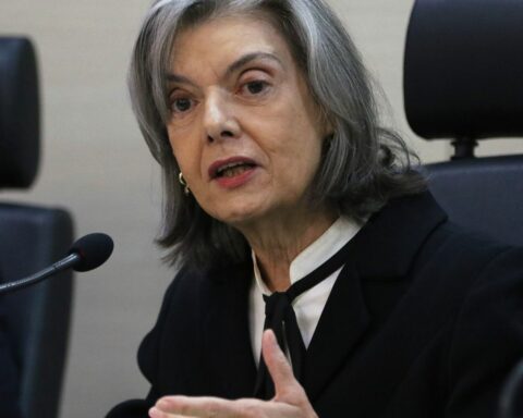 Cármen Lúcia sends Bolsonaro’s lawsuits to the DF Justice