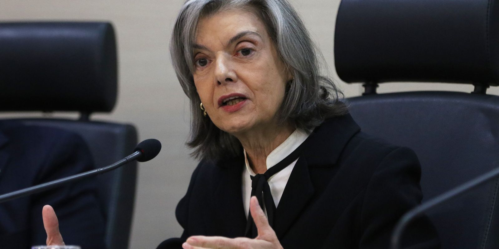 Cármen Lúcia sends Bolsonaro’s lawsuits to the DF Justice