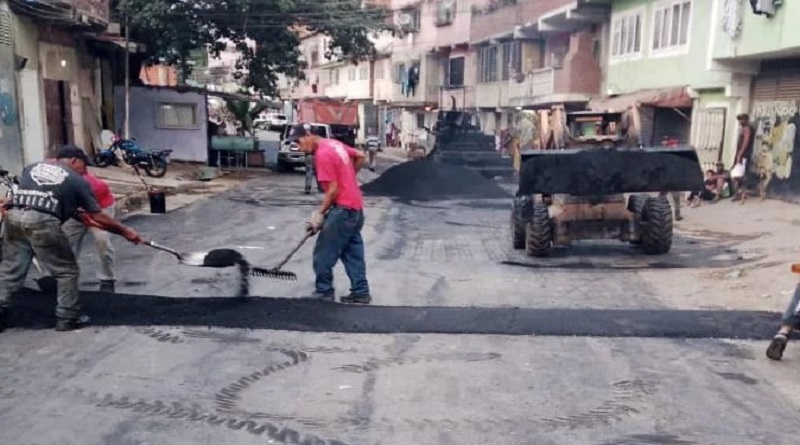 Caza Hueco Squadron carries out work on roads in Caracas