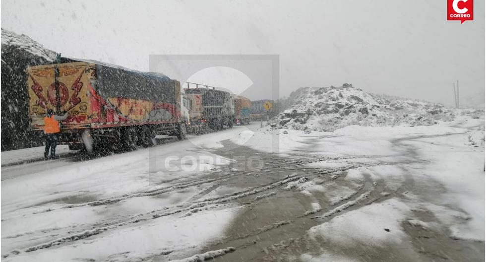 Central Highway closed due to heavy snowfall, units are stranded in Ticlio