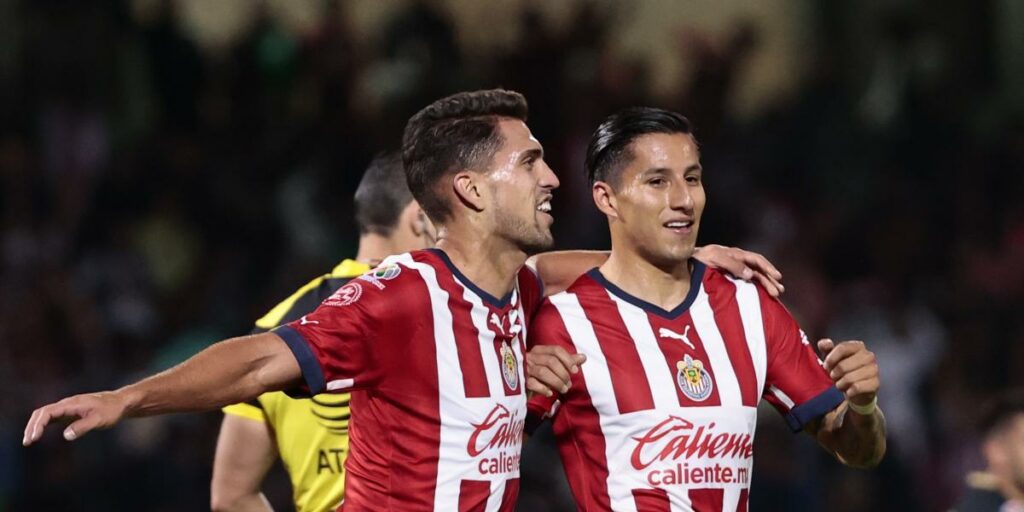 Chivas defeats Pumas and maintains good pace in the Clausura