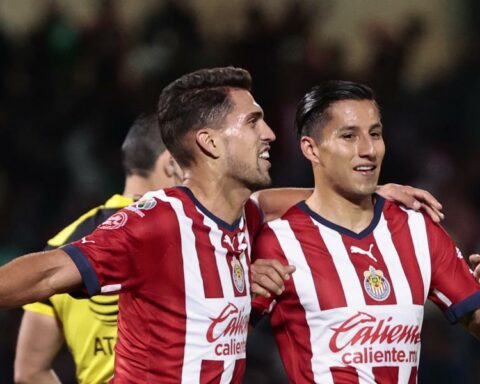 Chivas defeats Pumas and maintains good pace in the Clausura