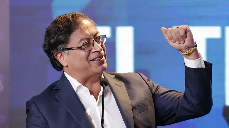 Gustavo Petro, Colombia, Perú