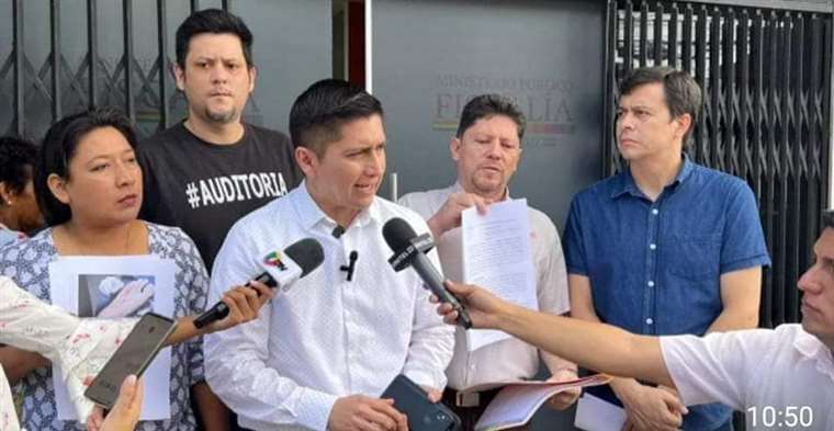 Communicator of the Autonomous Community points to the former campaign manager of Gary Áñez, for mounting the complaint against him