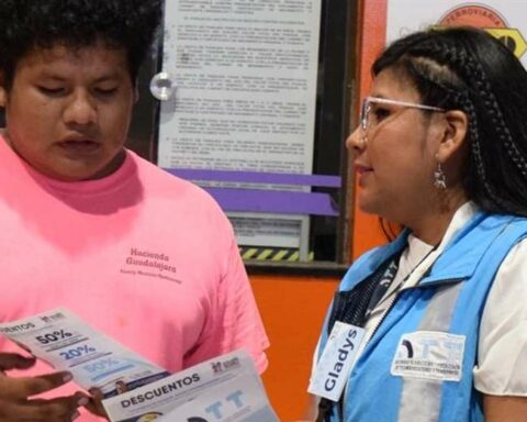 Complaints for non-compliance with plane and bus departure times were the most frequent