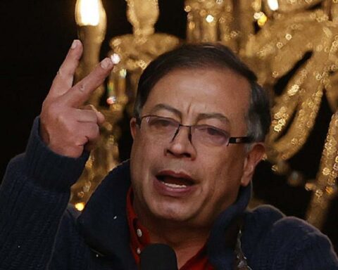 Congress approved a motion declaring Gustavo Petro persona non grata
