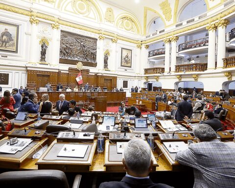 Congress is in the Comptroller's sights for spending on buffets