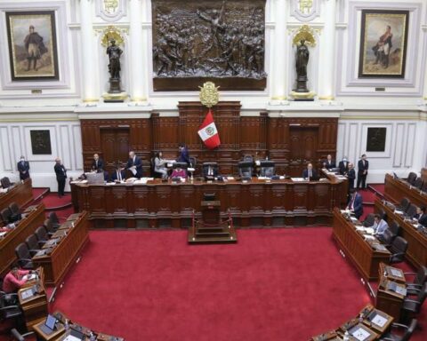 Congress spends on more parking lots and plush carpeting