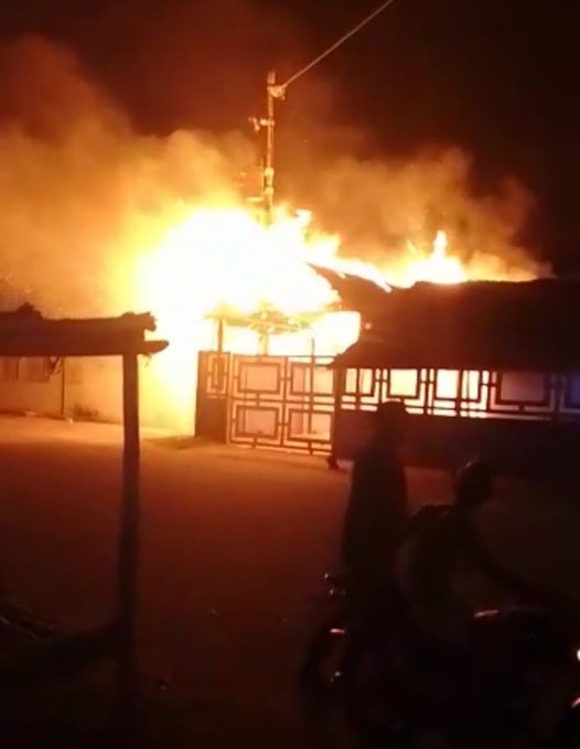 Controlled fire at Mercal Sinamaica headquarters in Zulia