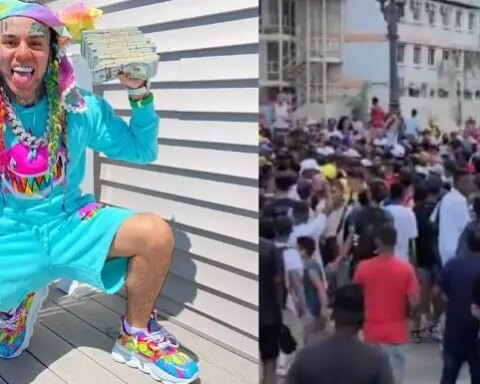 Lanza dólares a los cubanos polémico rapero de visita en La Habana