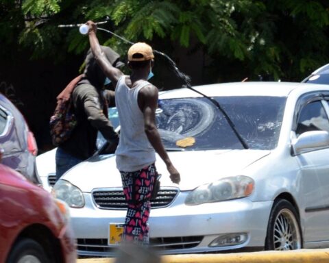 Criminólogo analiza por qué existen los limpiavidrios