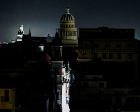 Cuba registers blackout in half of its territory