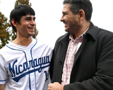 Cuban exiles celebrate "dignity" of freed Nicaraguan opponents