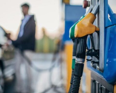 Current gasoline price in the country will rise 250 pesos in February