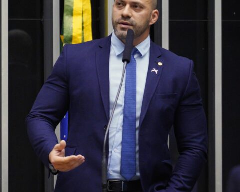 Custody hearing maintains Daniel Silveira's arrest